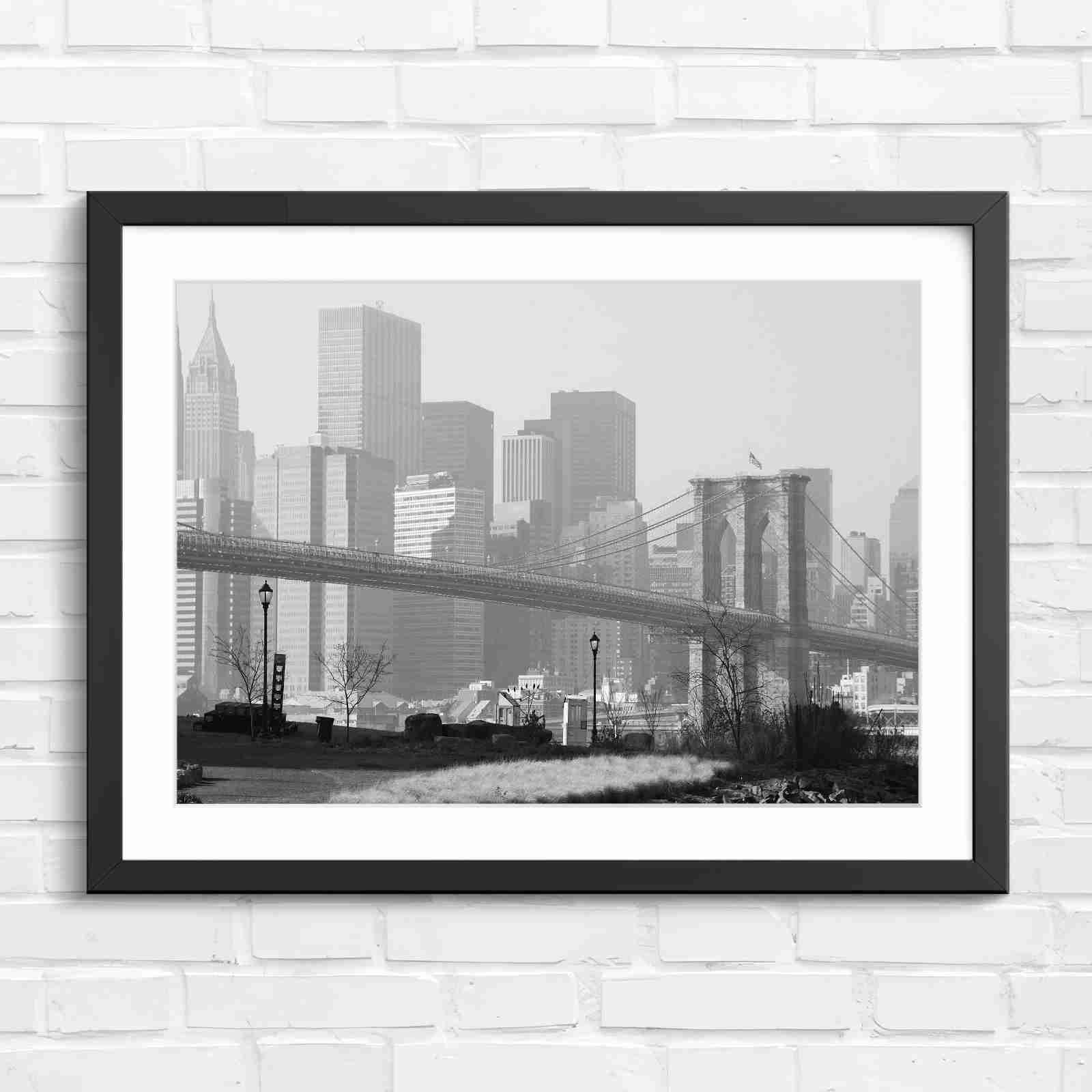 Brooklyn Bridge New York Skyline - Black & White in Black Frame