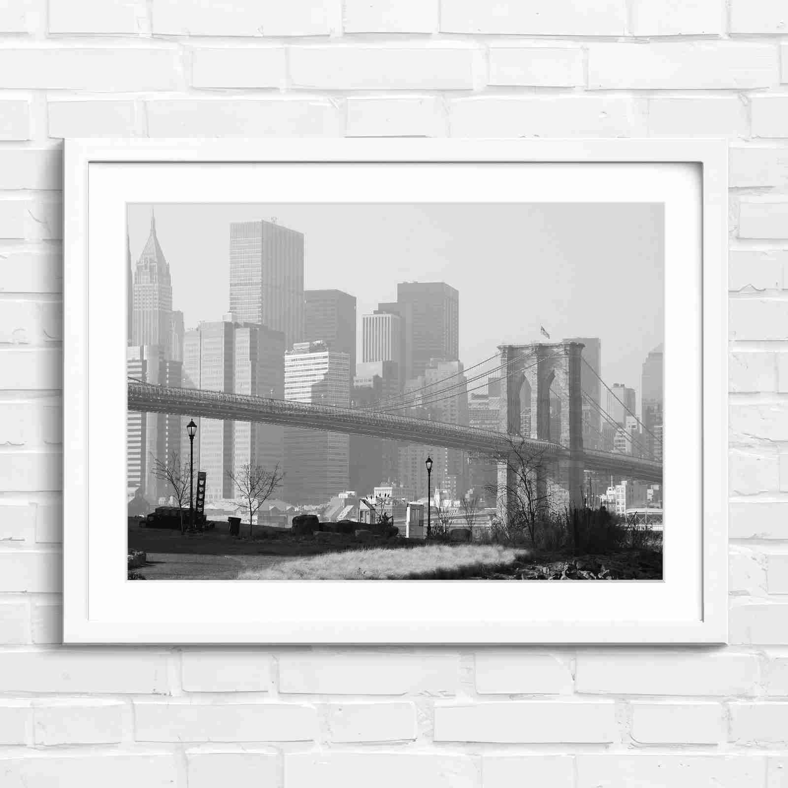 Brooklyn Bridge New York Skyline - Black & White in White Frame