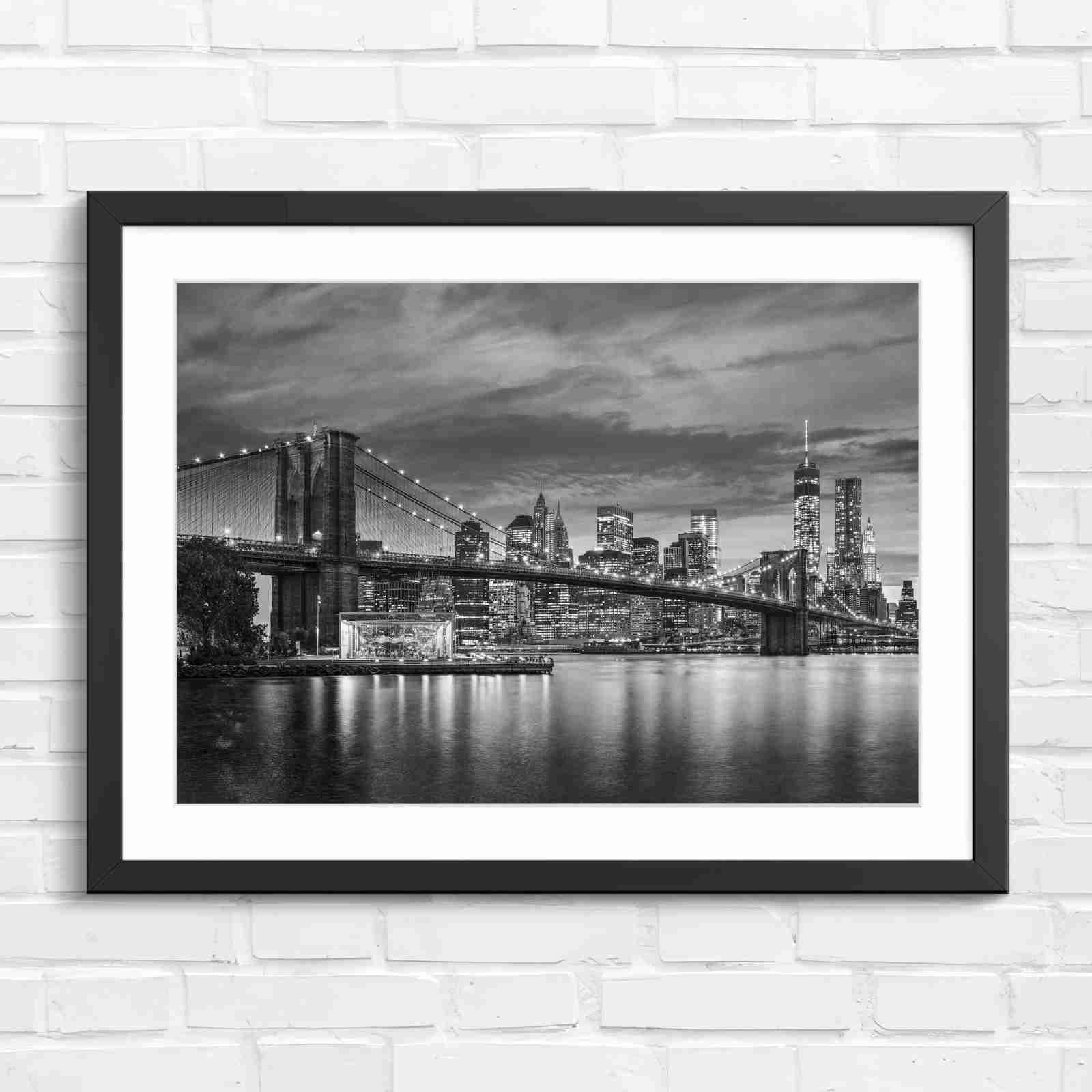 Brooklyn Bridge New York Skyline - Black & White in Black Frame