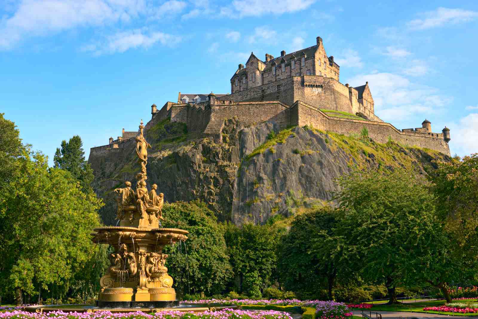 Majestic Edinburgh Castle & Fountain Wall Art