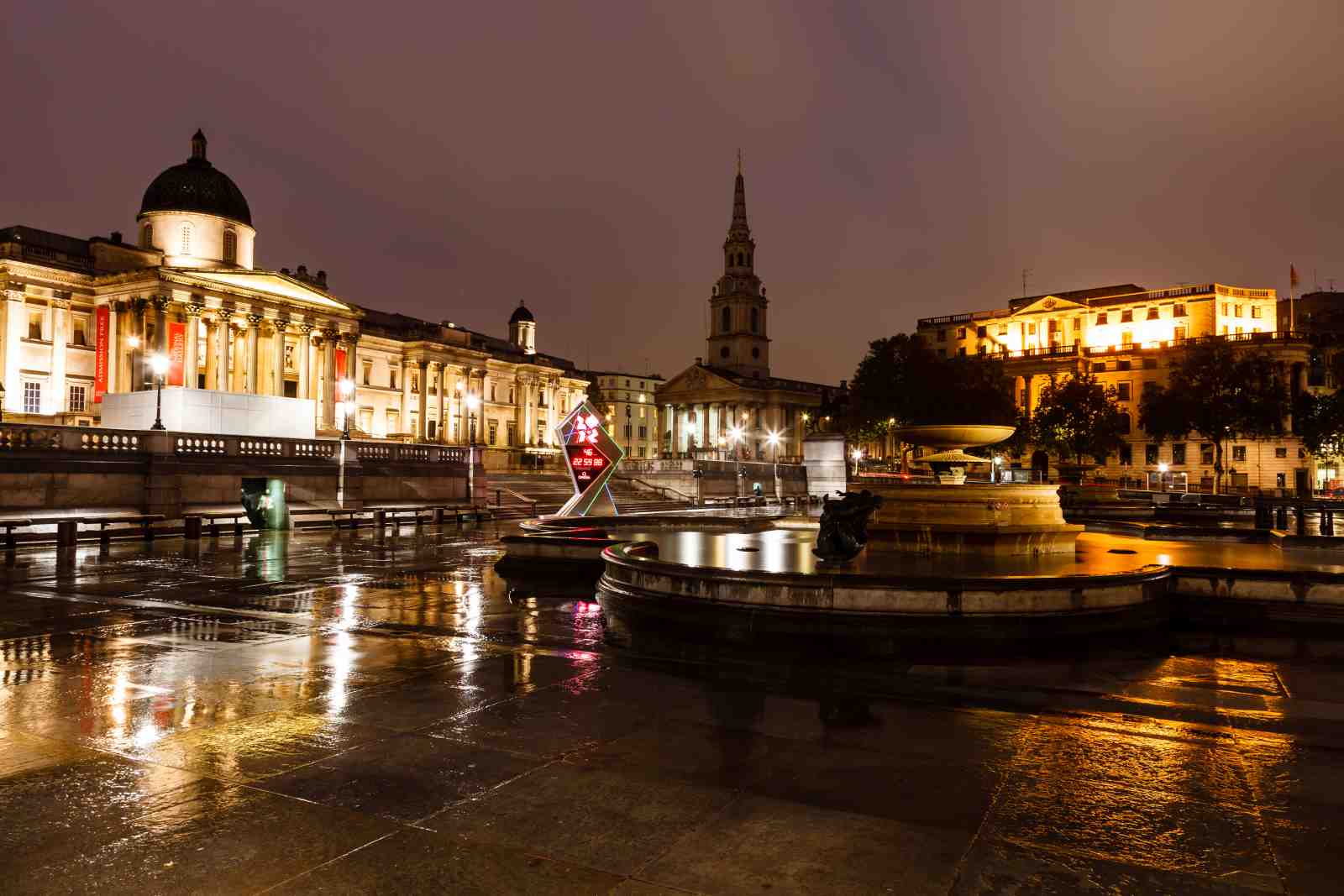London Trafalgar Square Rainy Night Wall Art