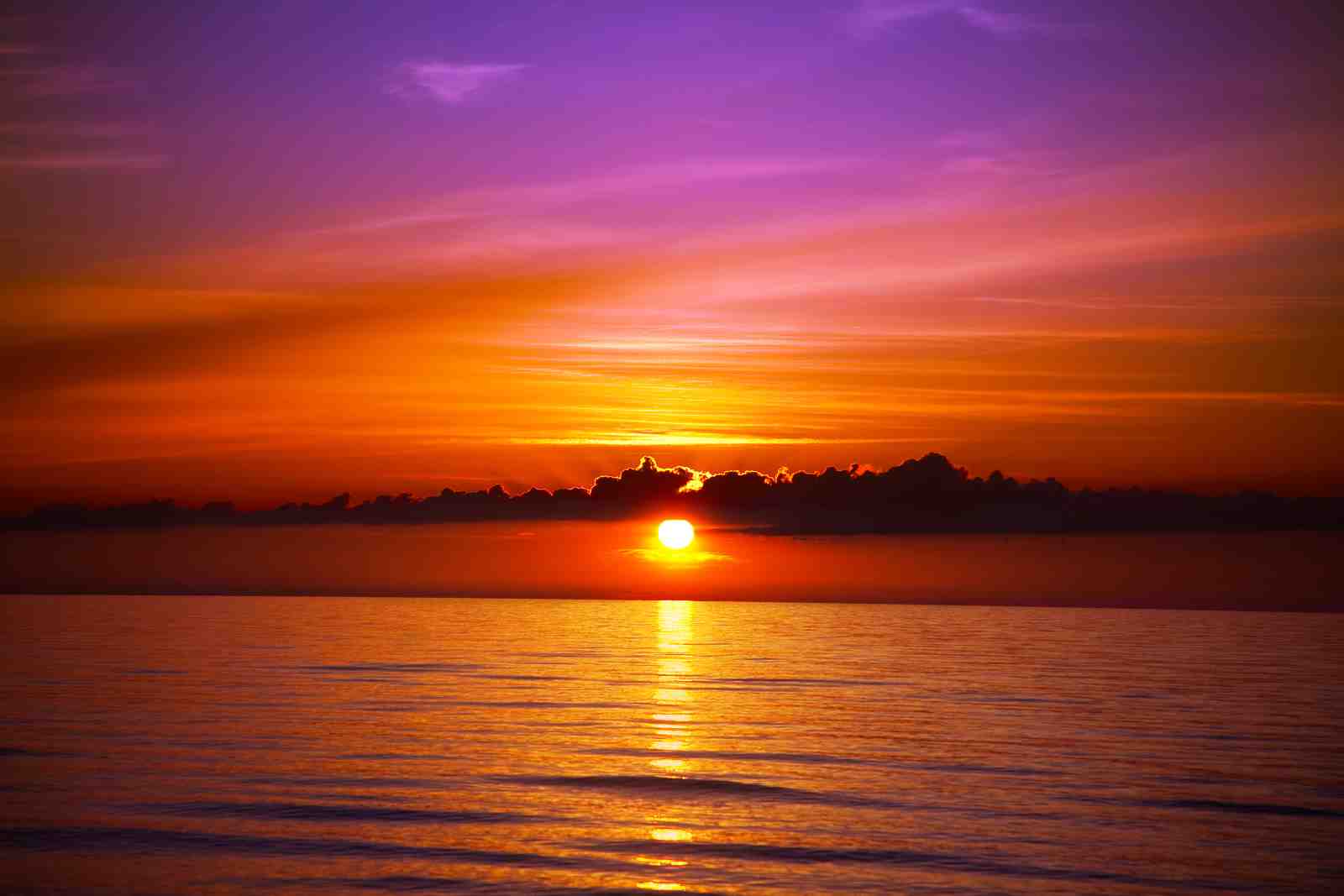 Vibrant Sunset Ocean Serenity Wall Art