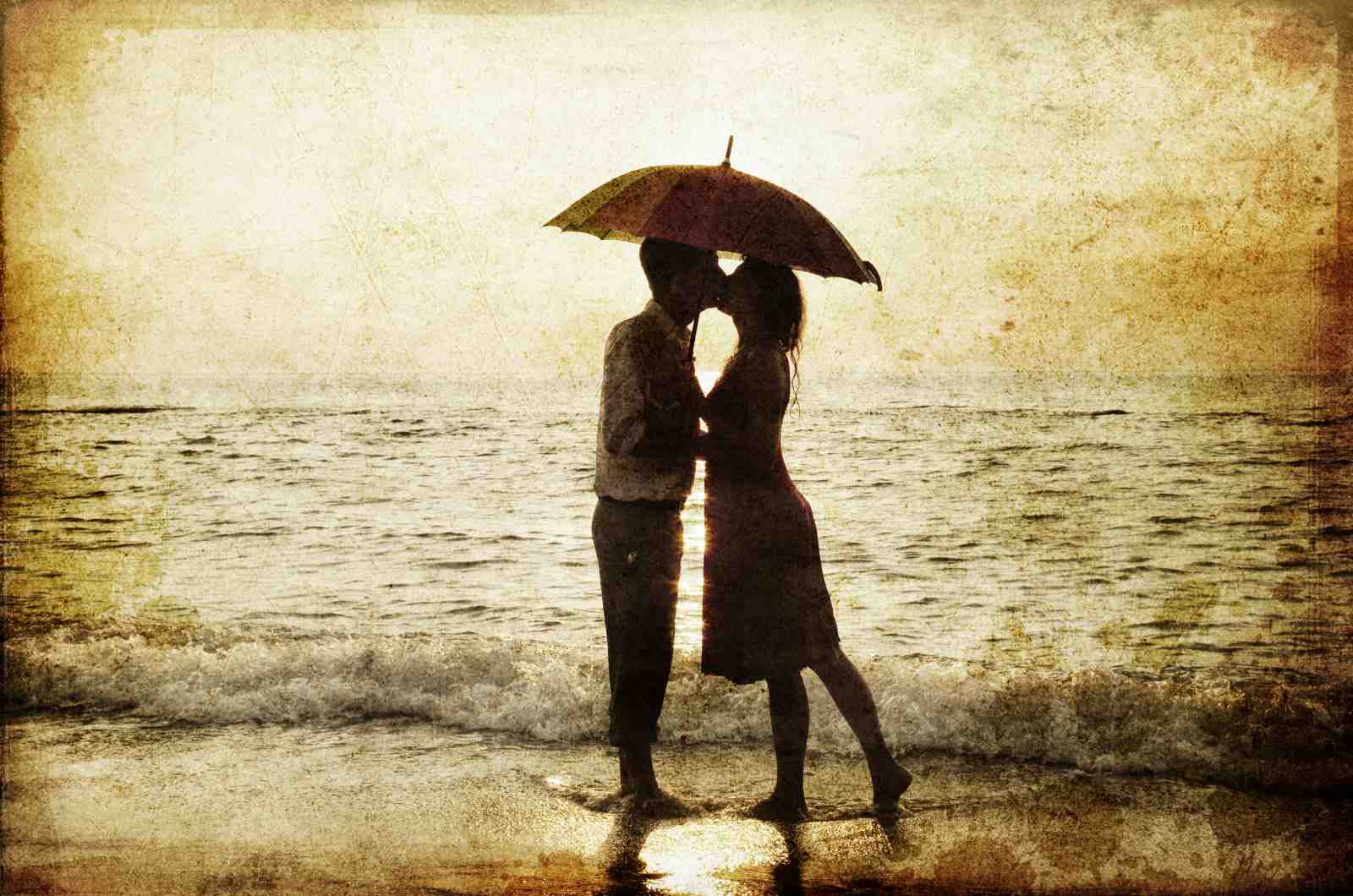 Romantic Beach Kiss Sunset Vintage Wall Art