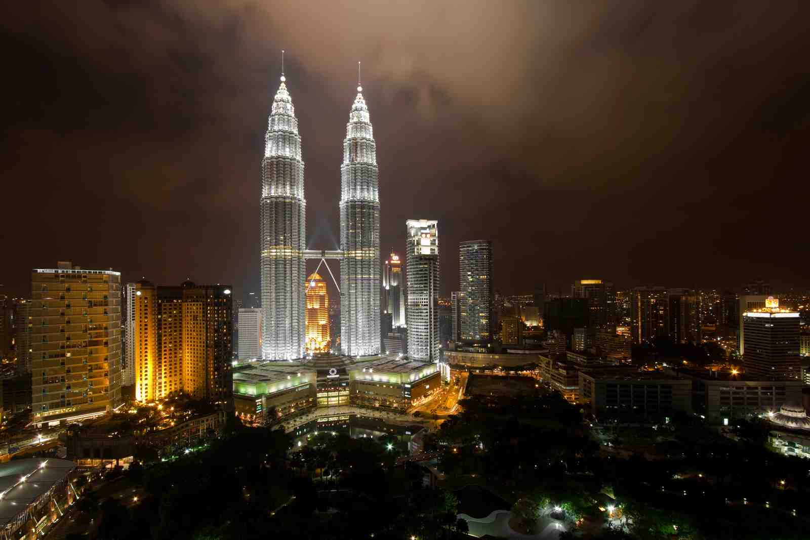 Majestic Petronas Towers Night Skyline Wall Art