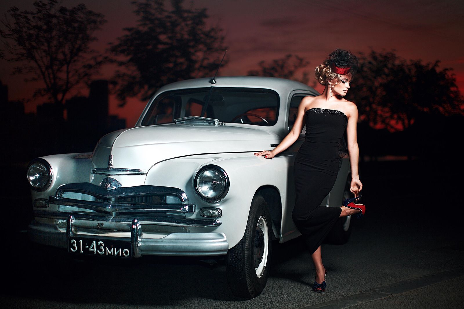Vintage Glamour Model & Classic Car Wall Art