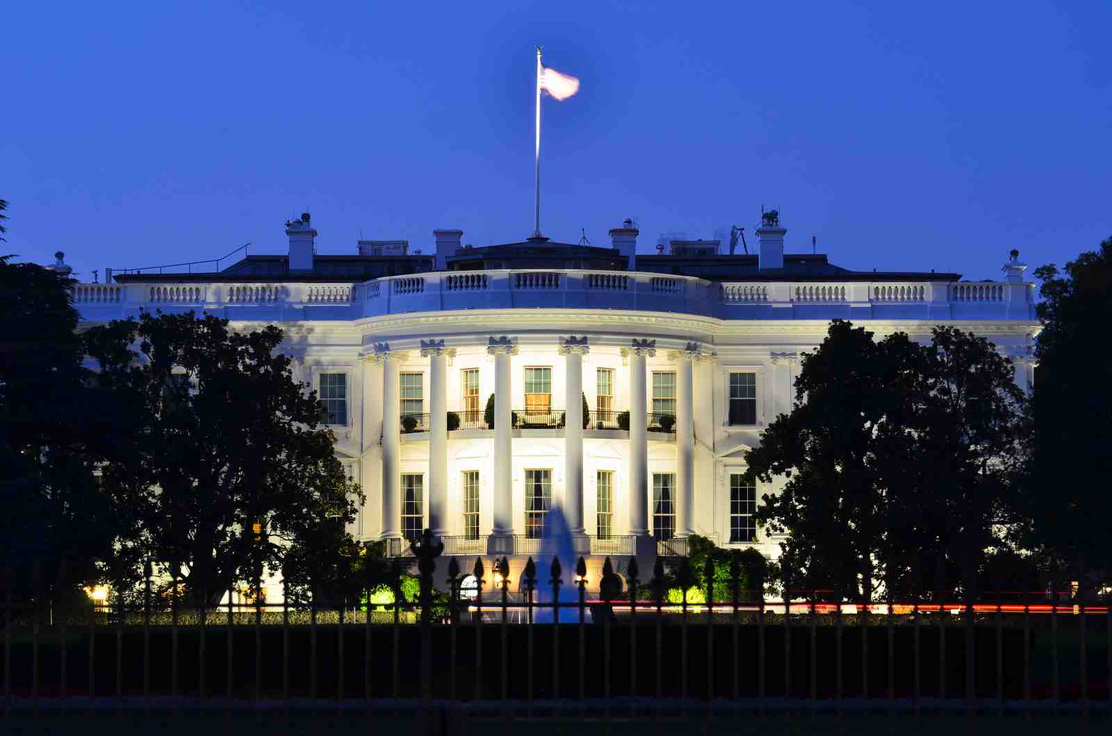 Iconic White House Dusk Wall Art