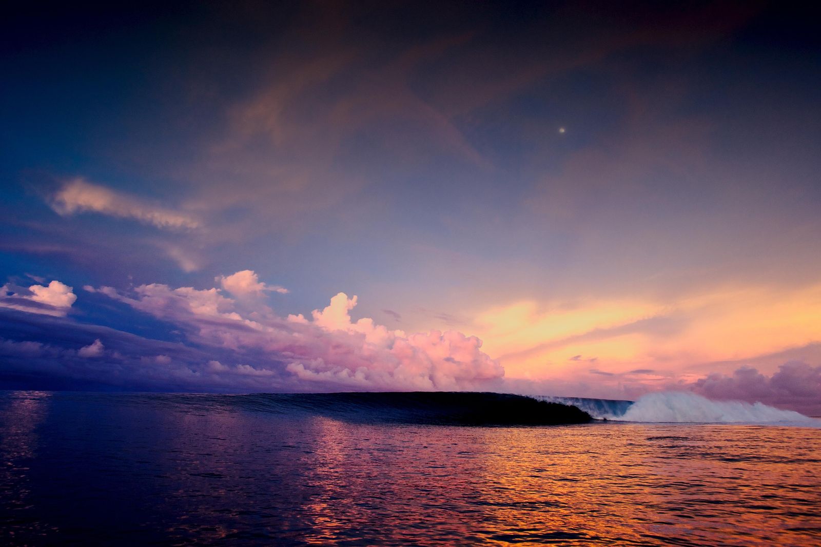Serene Sunset Wave Wall Art for Coastal Decor