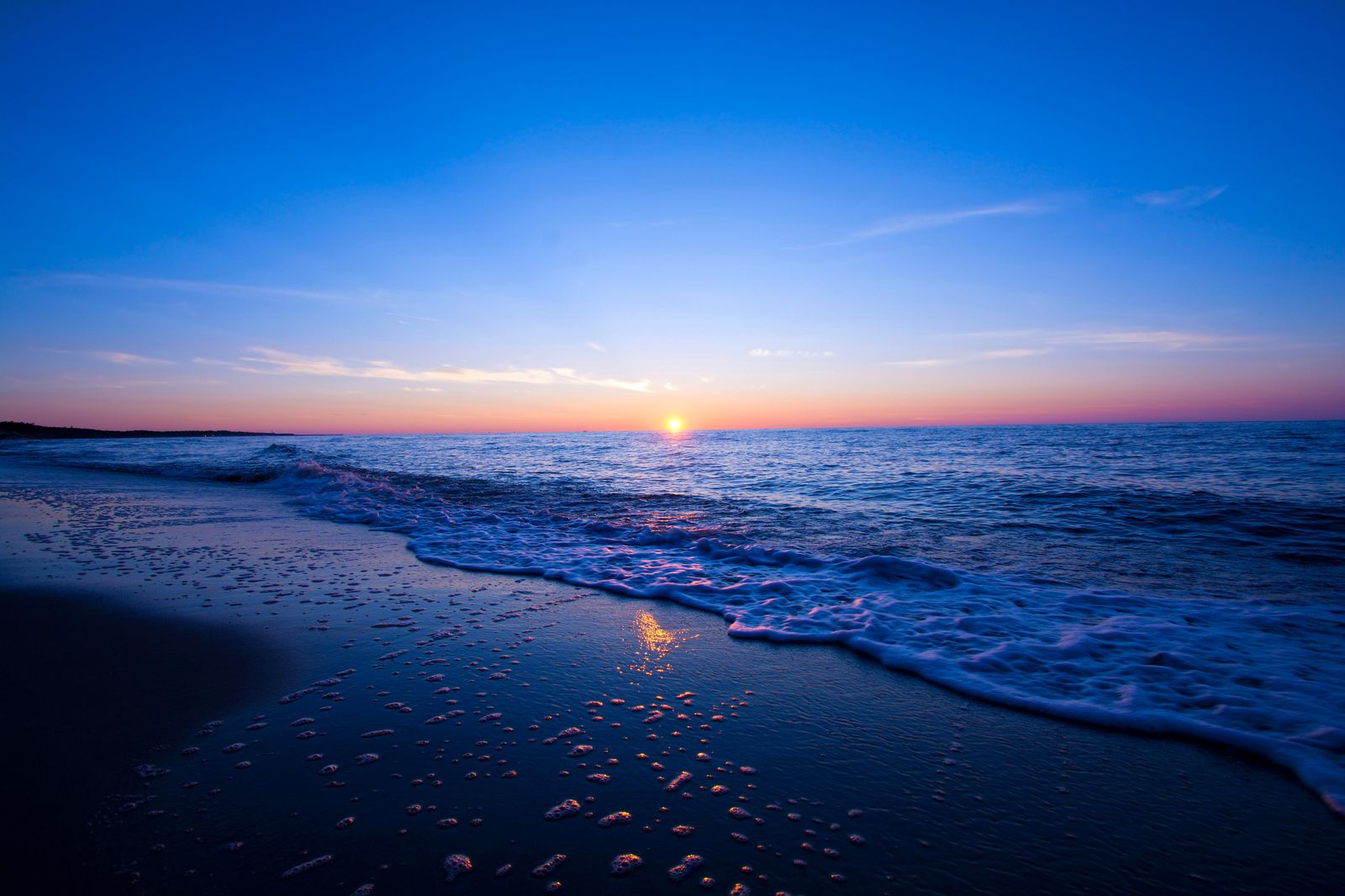 Serene Ocean Sunset Horizon Wall Art
