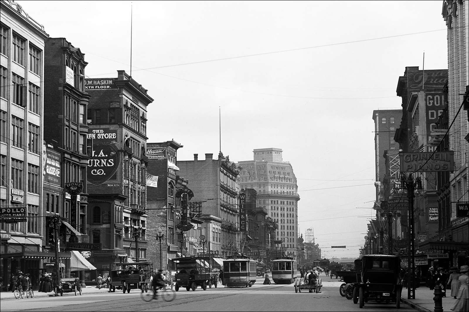 Vintage City Street Scene Wall Art