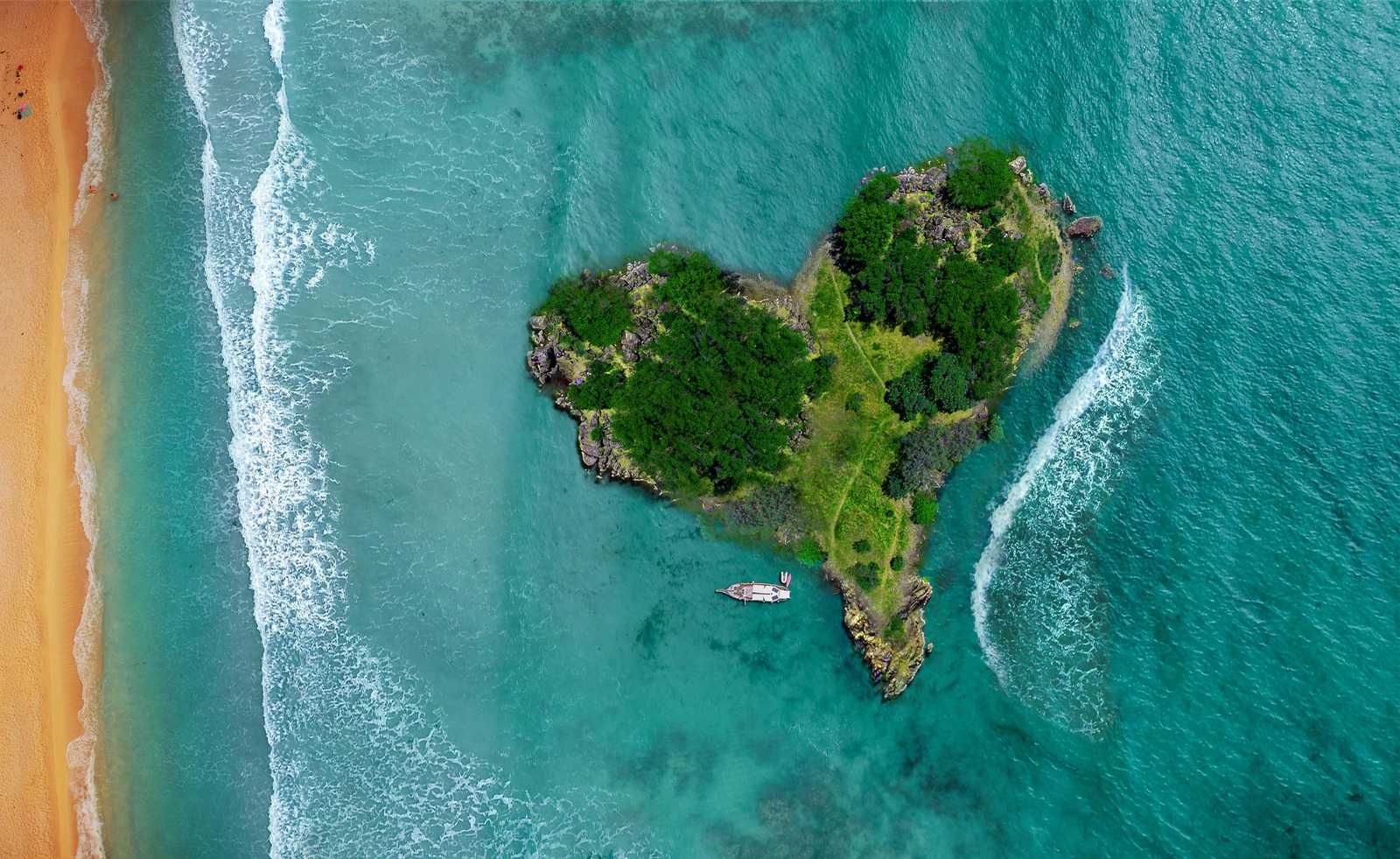 Heart Island Paradise Aerial Wall Art