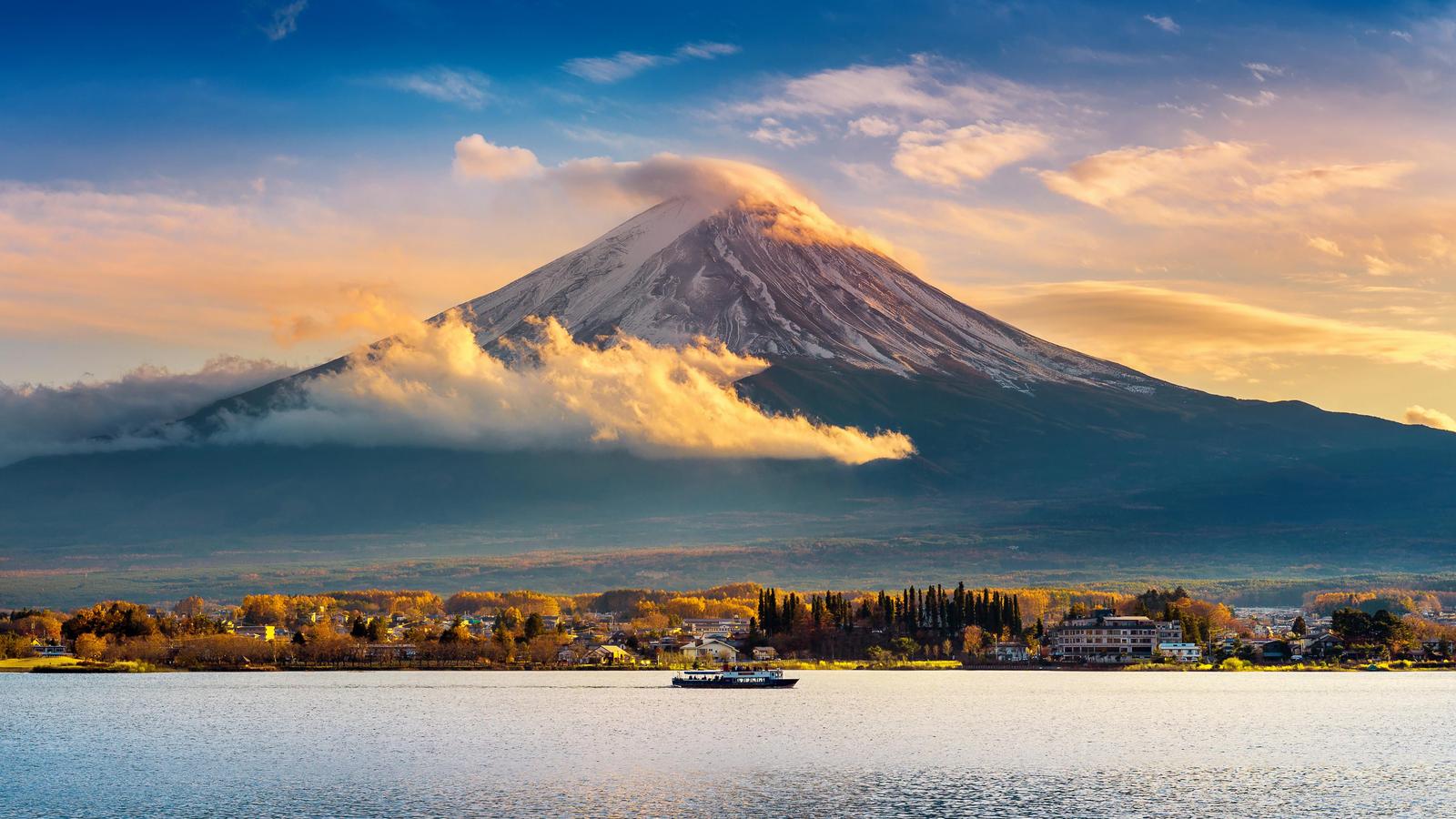 Majestic Mount Fuji Lake View Wall Art