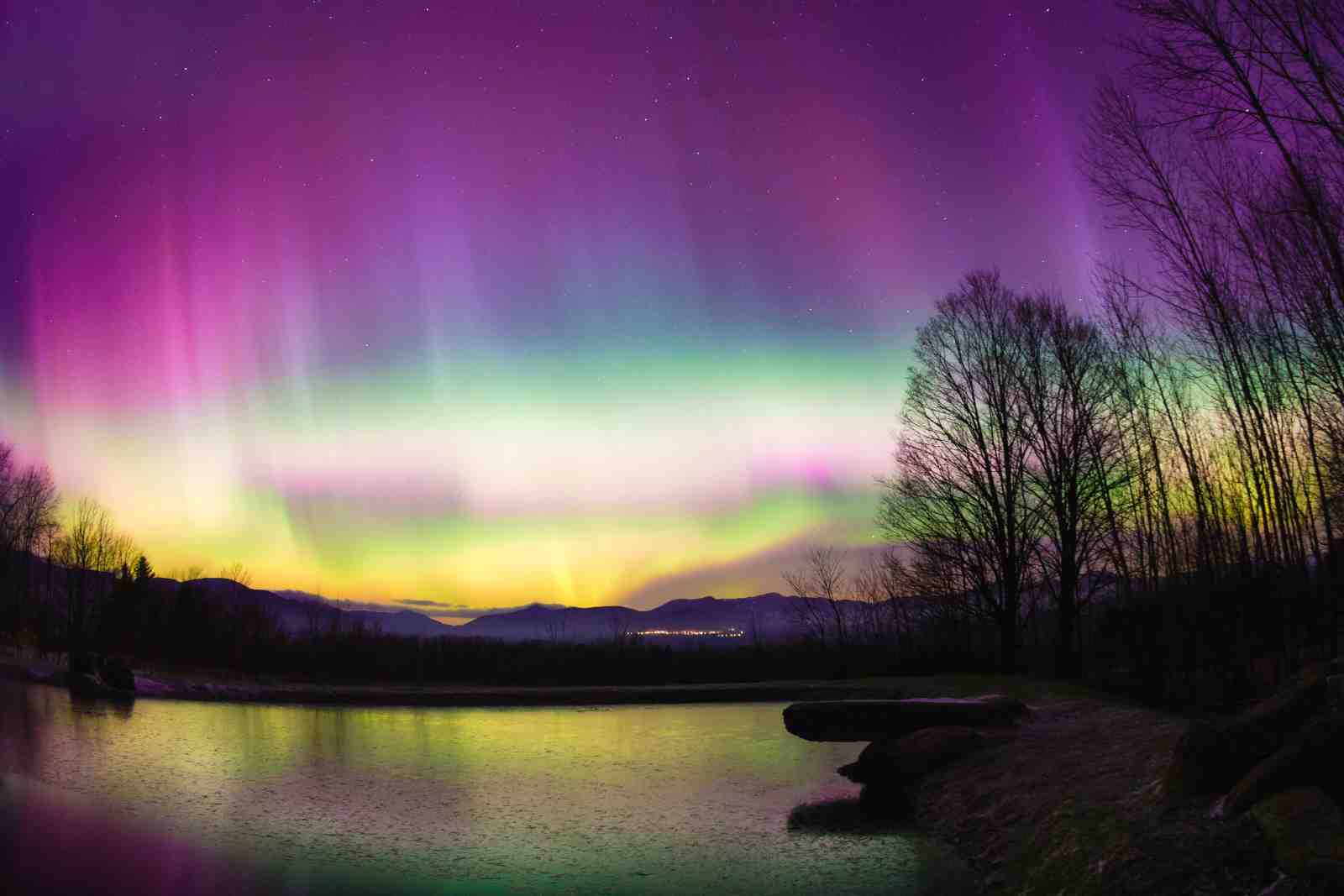 Mesmerizing Aurora Borealis Wall Art