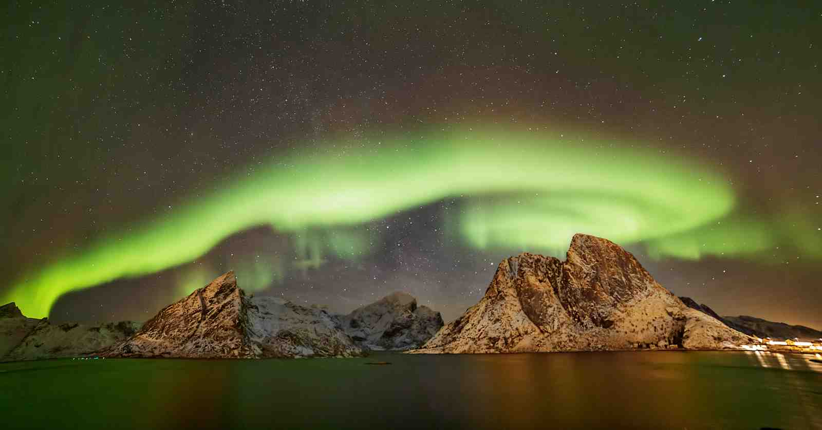 Majestic Aurora Borealis Mountains Wall Art