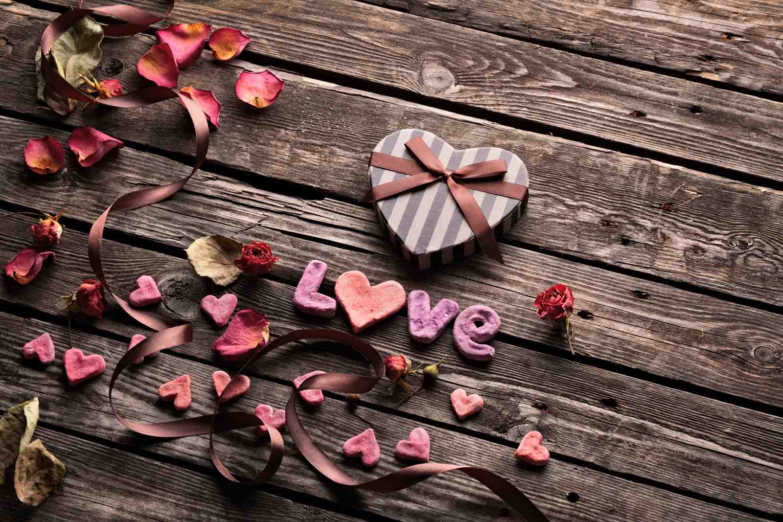 Romantic Love Heart Gifts Vintage Wood Wall Art