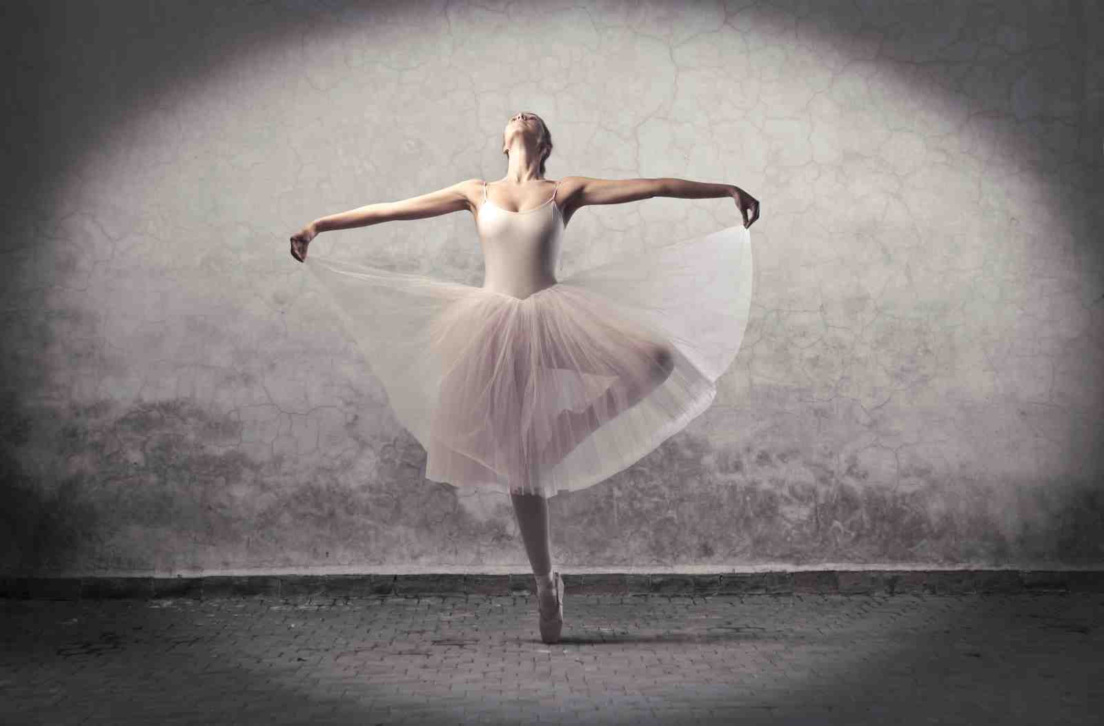 Elegant Ballerina Dance Pose Wall Art