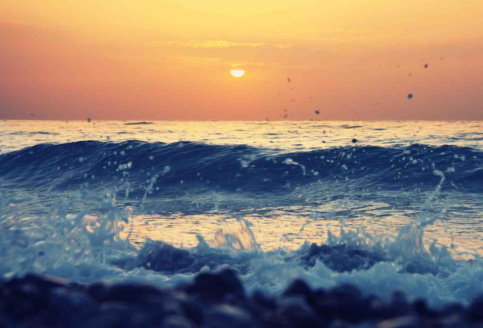 Serene Sunset Ocean Wave Wall Art
