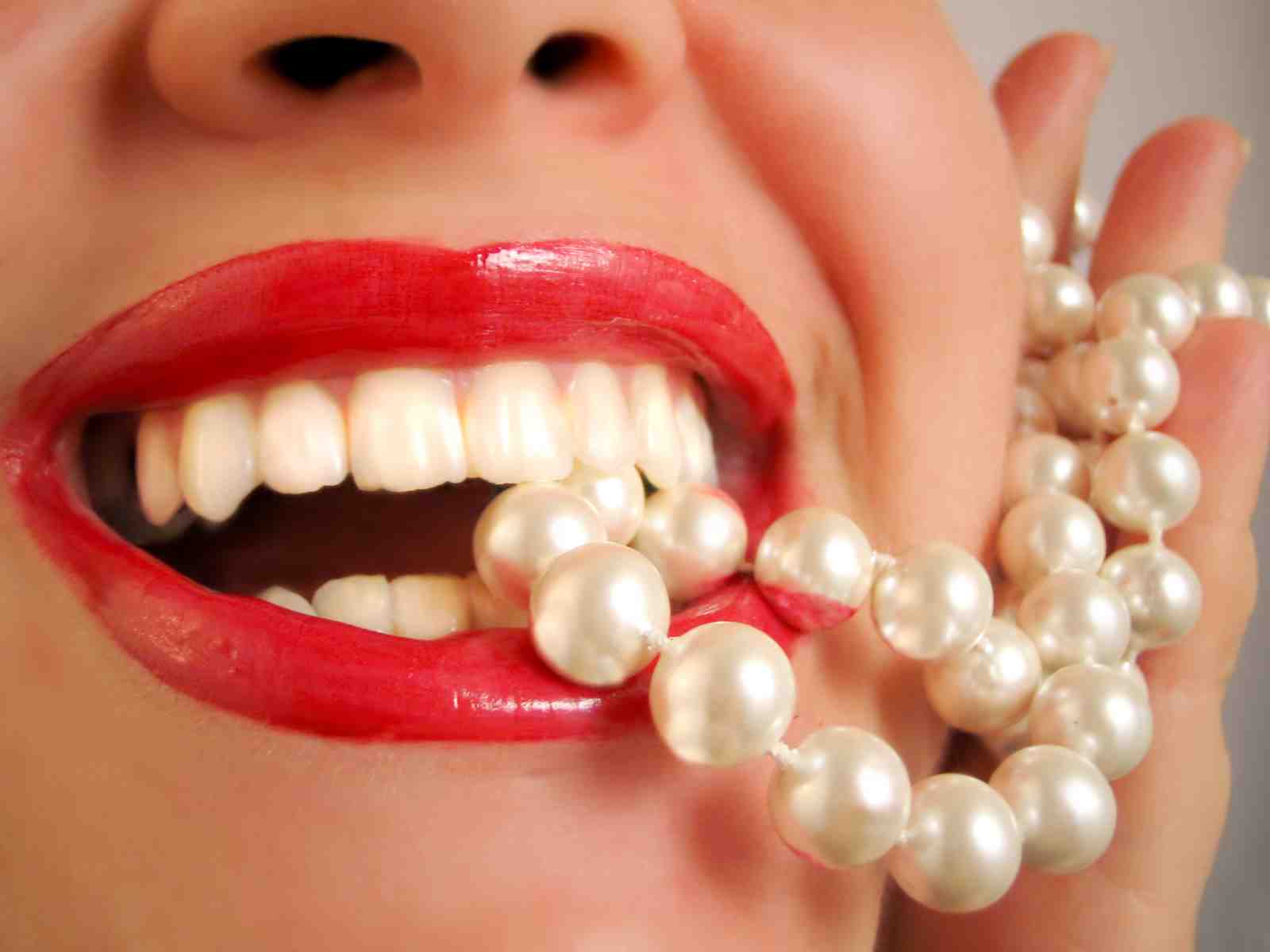 Glamorous Red Lips & Pearls Wall Art