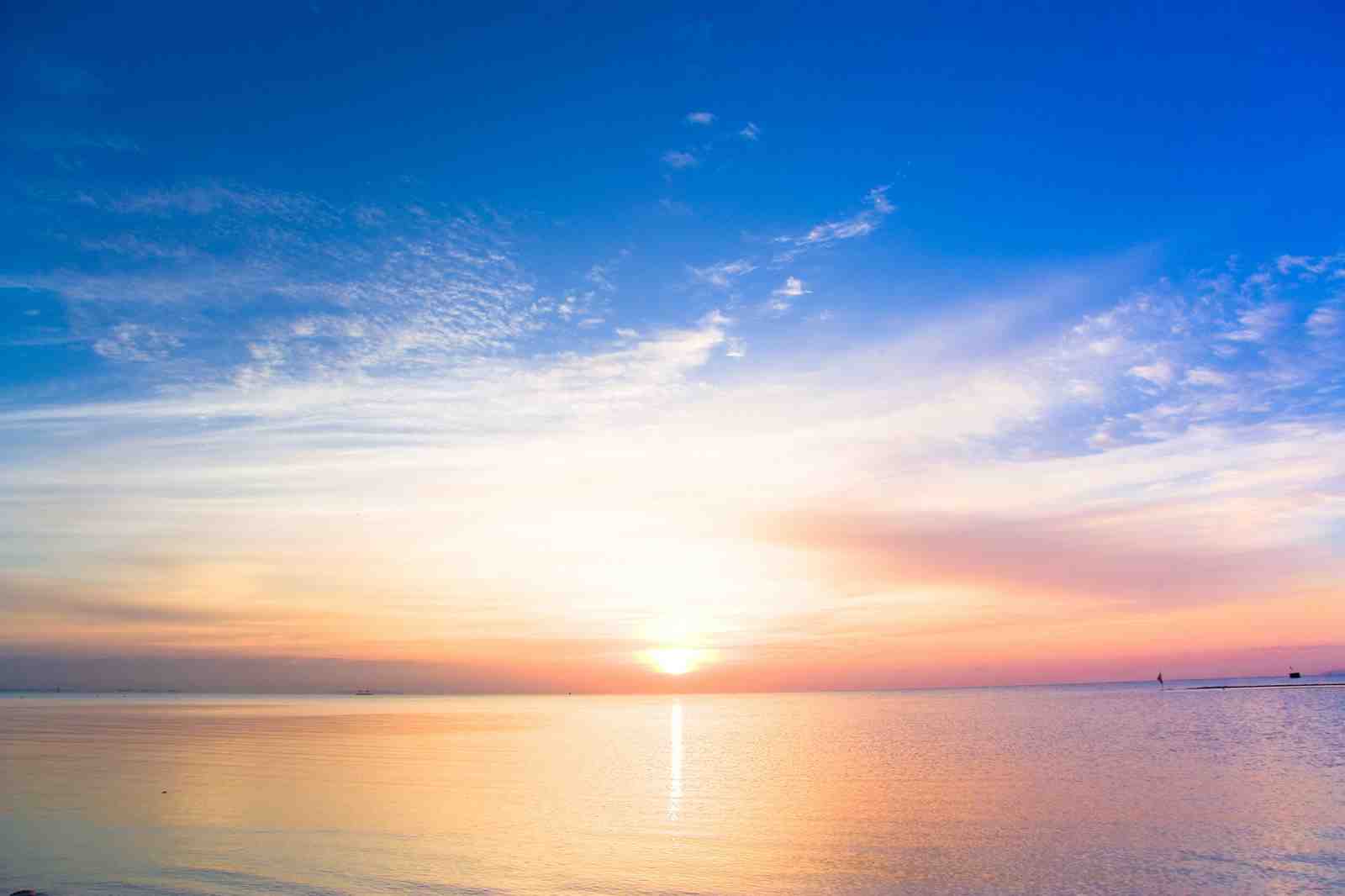 Serene Ocean Sunset Sky Wall Art