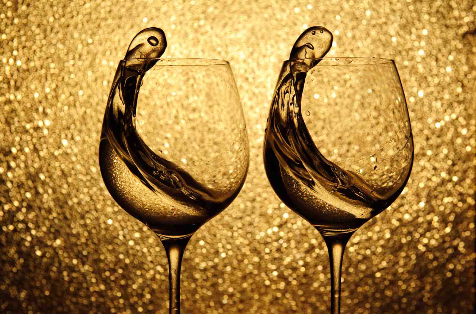 Golden Splash Wine Glasses Wall Art