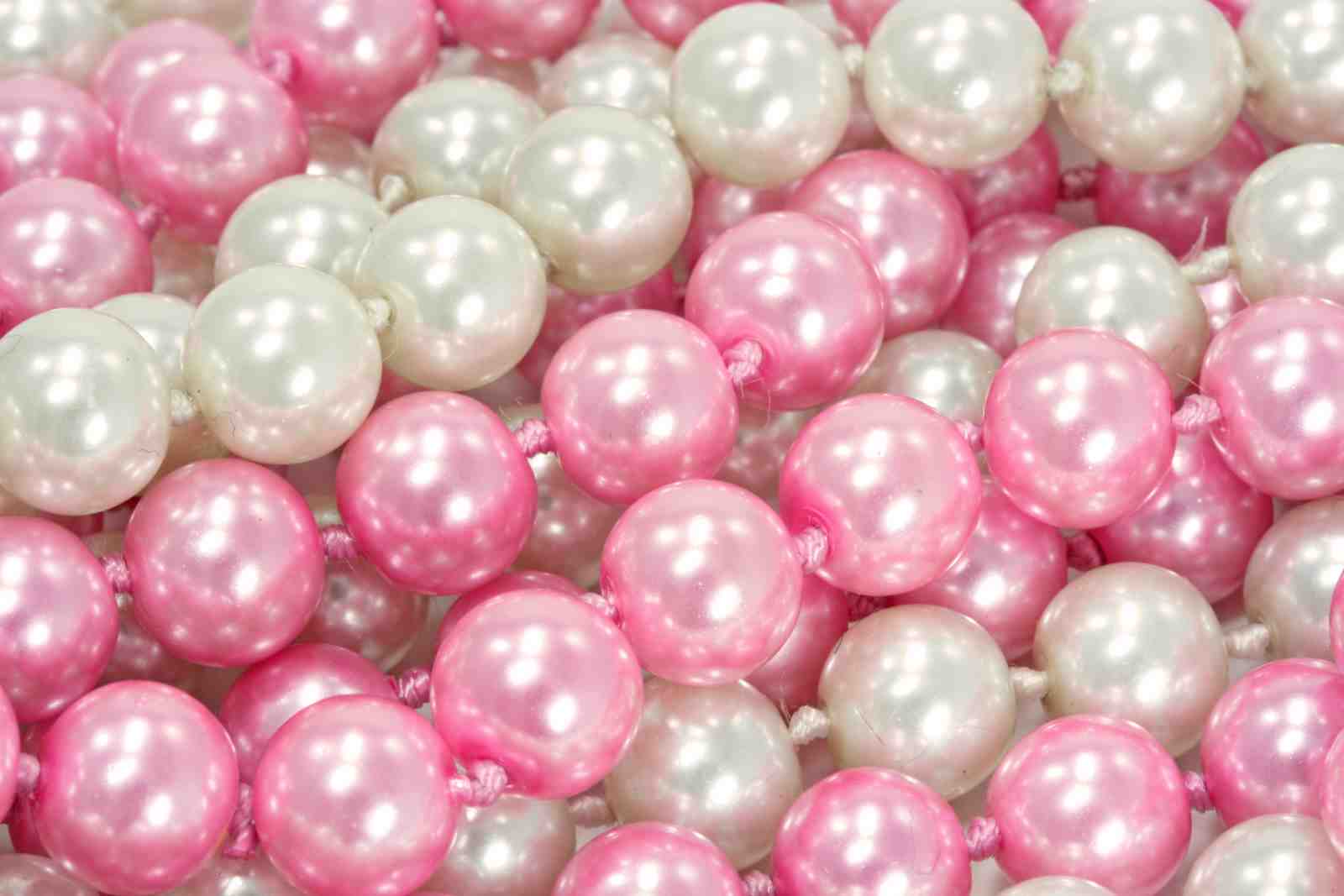 Elegant Pink & White Pearls Wall Art