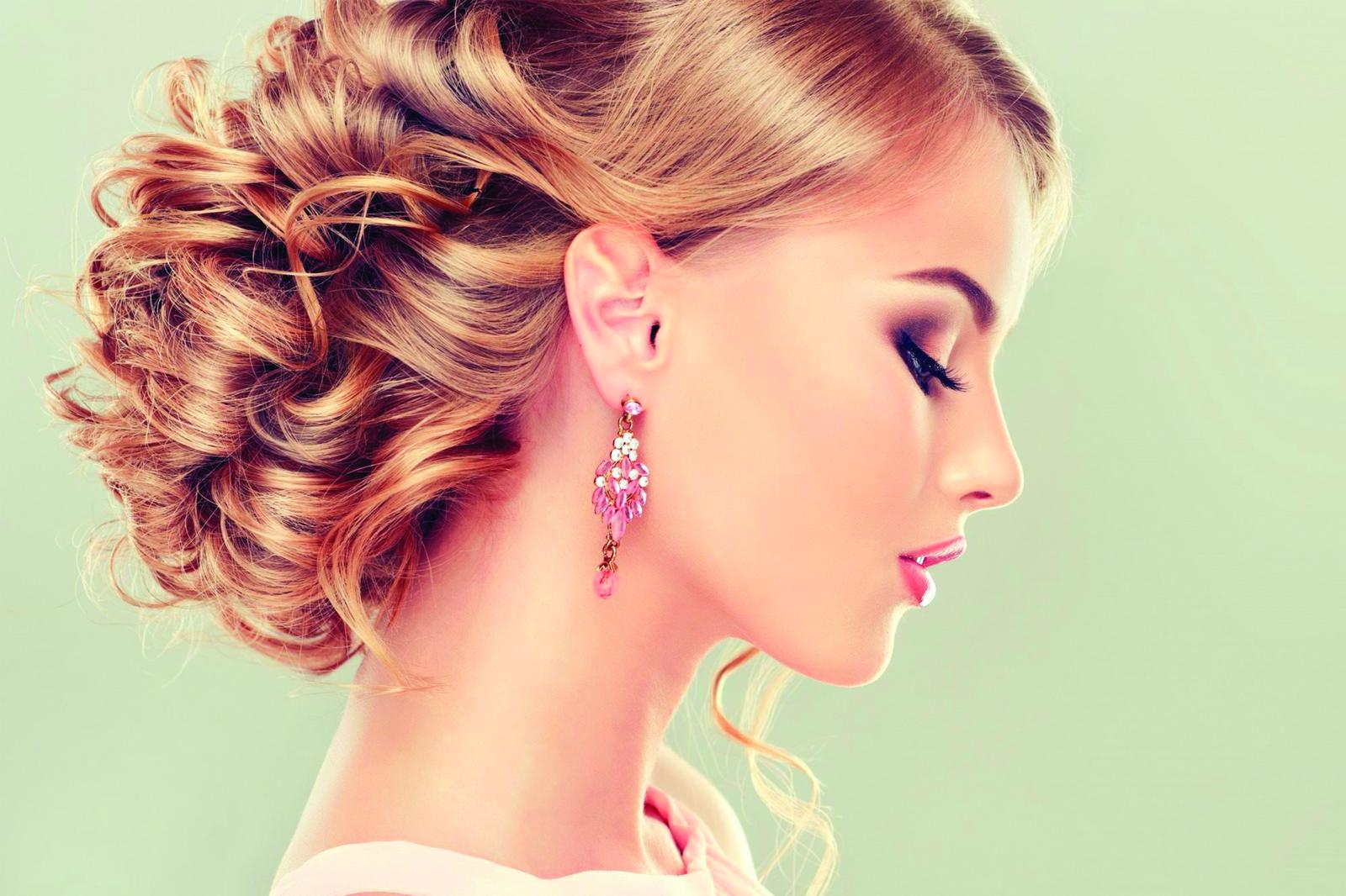 Elegant Woman Portrait Wall Art - Glamour & Beauty Decor