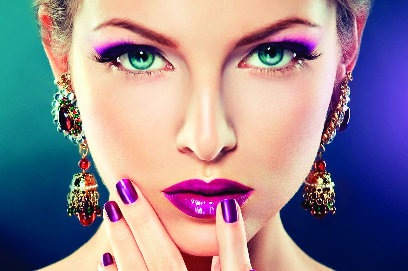 Glamorous Purple Eye Makeup & Earrings Wall Art
