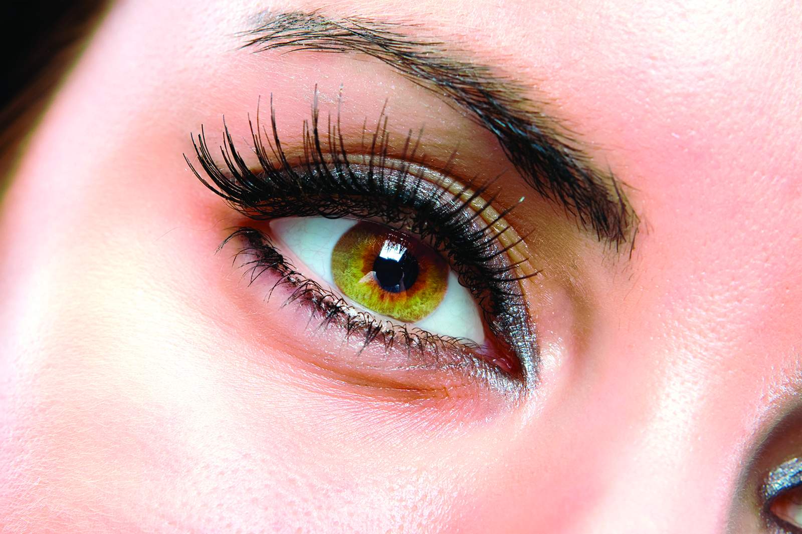 Captivating Green Eye Close-Up Wall Art