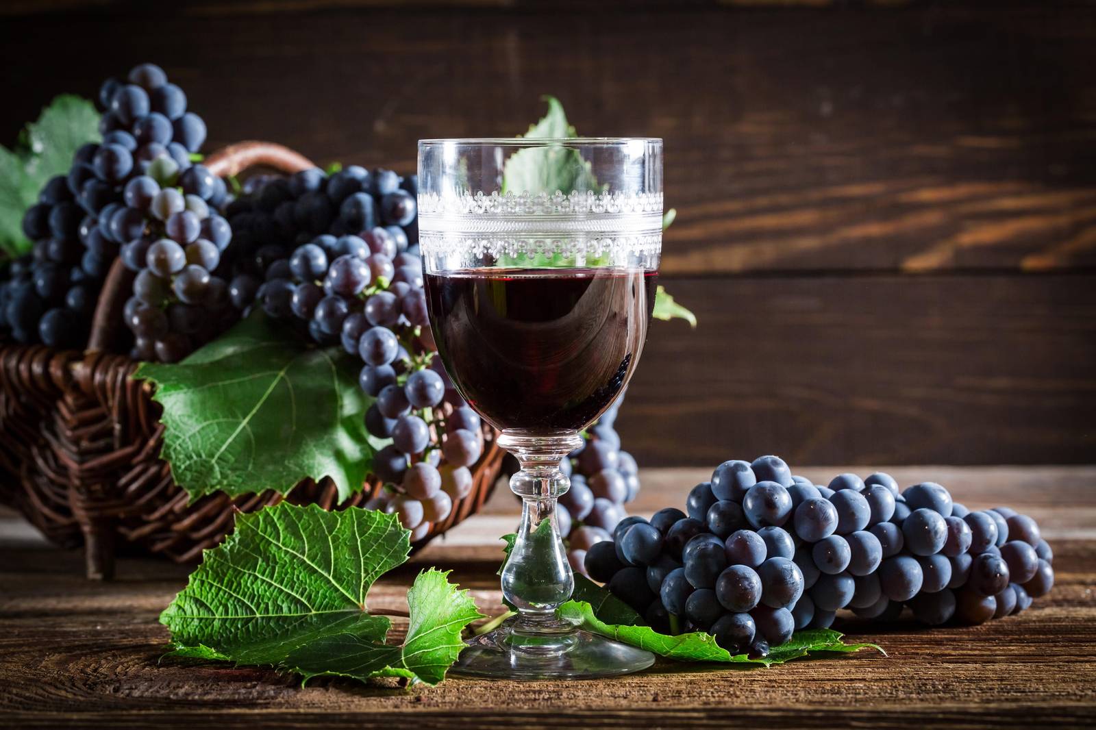 Elegant Red Wine & Grapes Wall Art